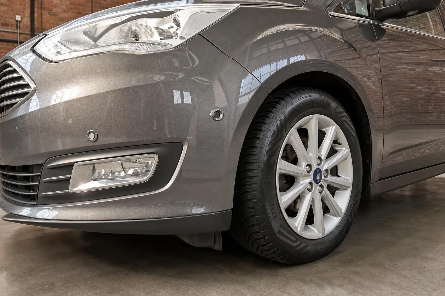 Ford C-MAX Detailansicht Frontstoßstange und Alufelge