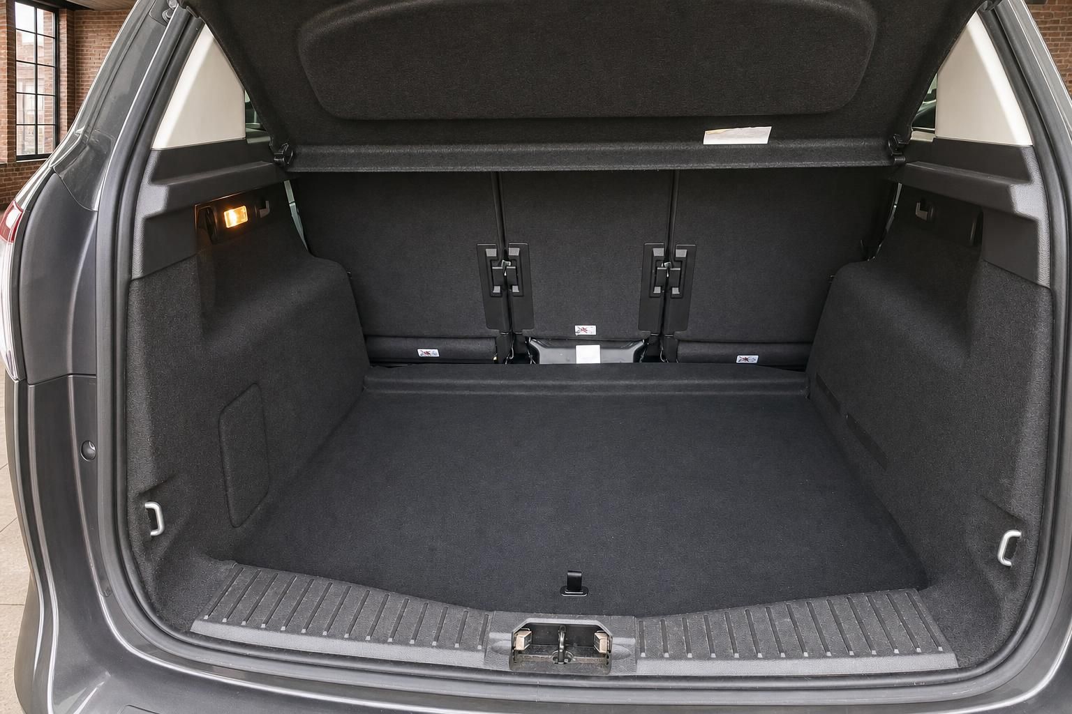 Ford C-MAX Kofferraum leer mit umgeklappten Sitzen