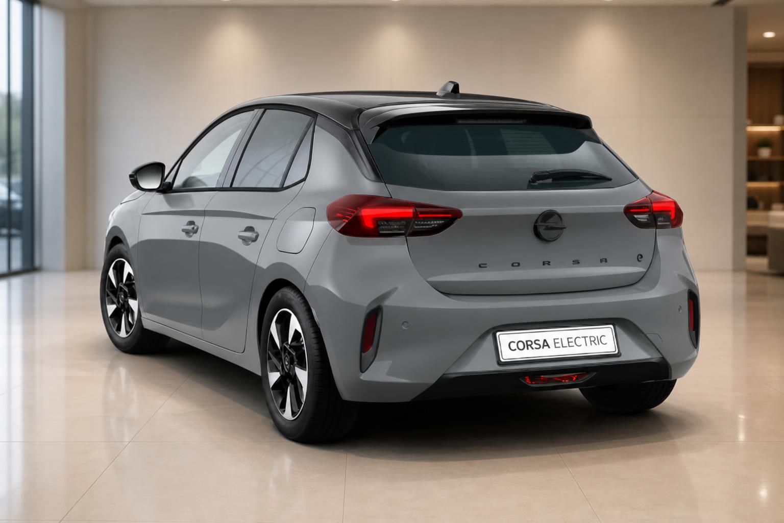 Opel Corsa Electric grau Heckansicht im Showroom