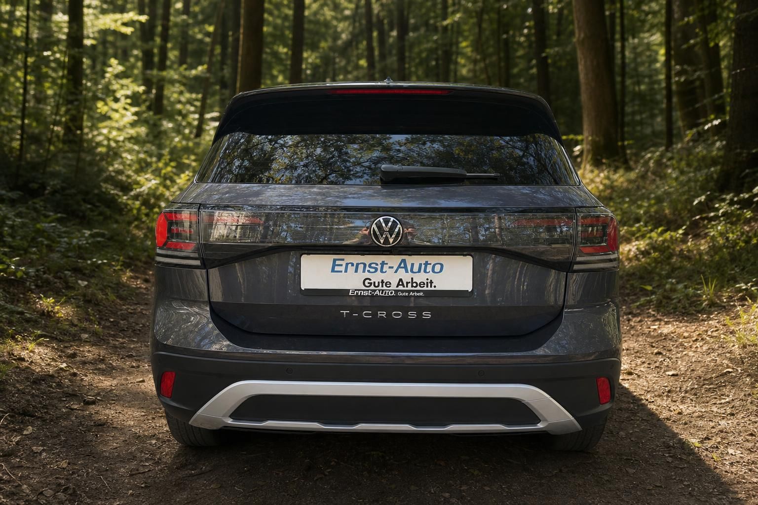 Volkswagen T-Cross SUV grau metallic - Heckansicht mit Rückleuchten und Kennzeichen