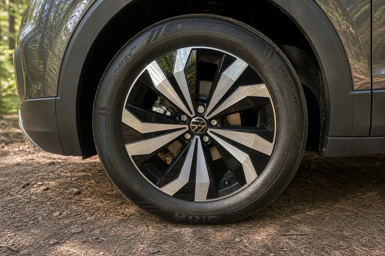 Volkswagen T-Cross Alufelge Detail schwarz silber Rad Detailaufnahme