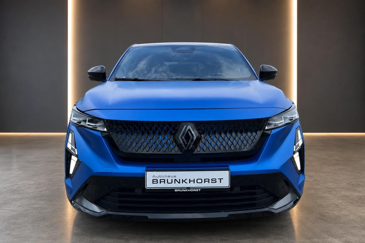 Renault Rafale E-Tech blau Frontansicht mit Diamant-Kuehlergrill und LED-Scheinwerfern