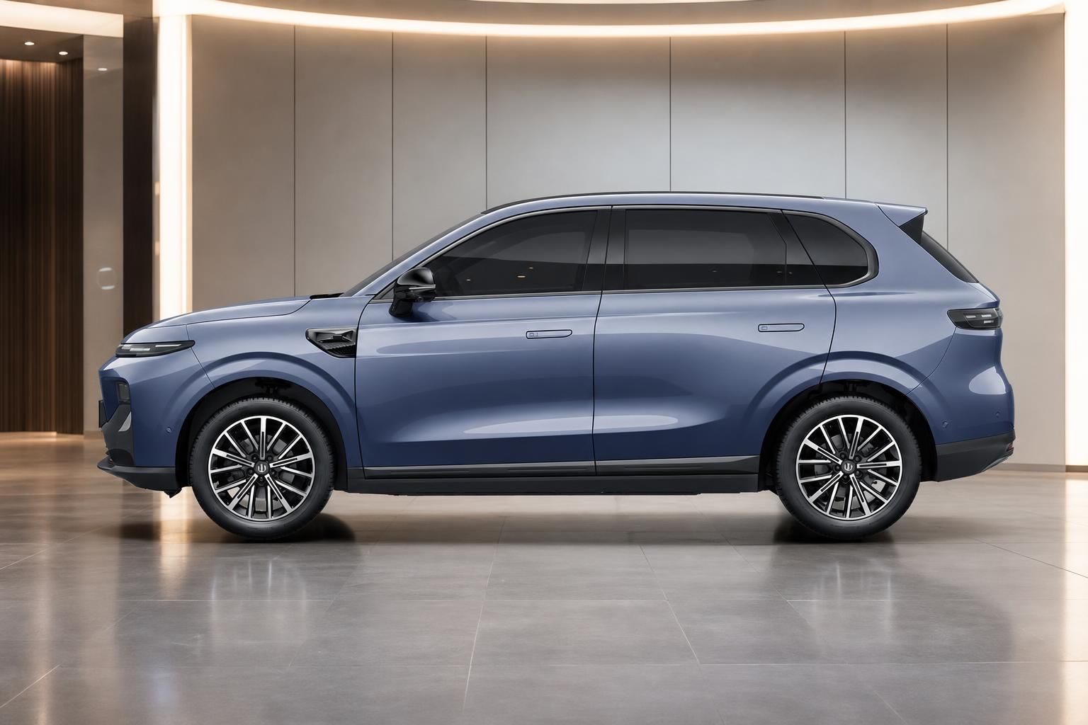 Leapmotor B10 SUV in Blau, Seitenansicht im Showroom