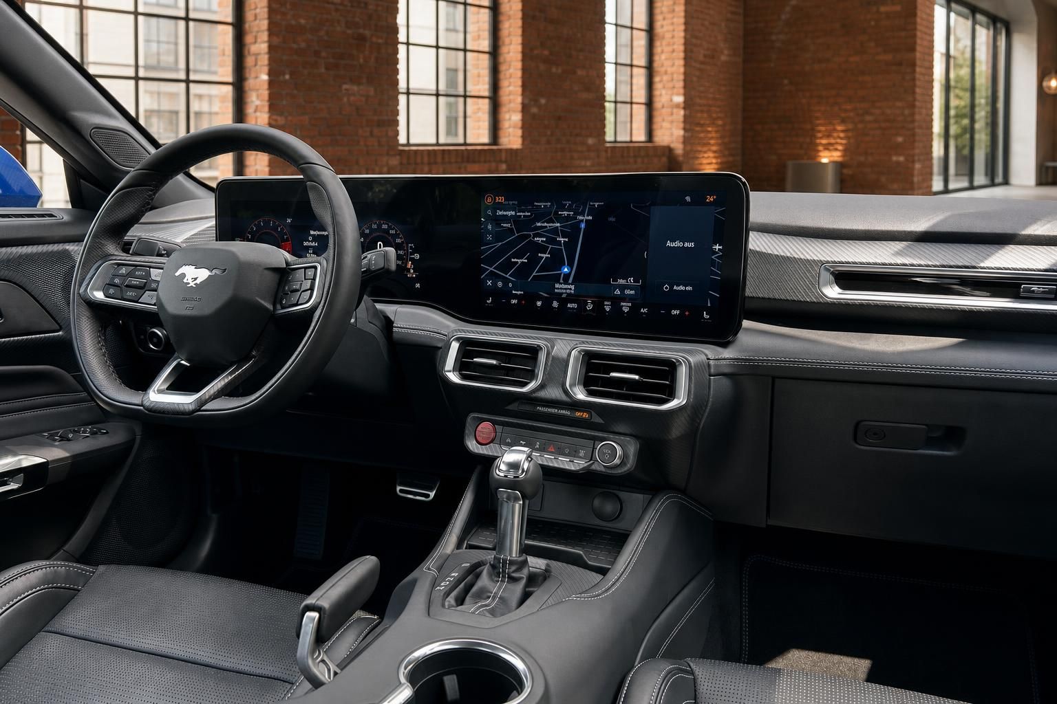 Ford Mustang Cockpit mit großem Touchscreen-Display, Navigationssystem und Mittelkonsole