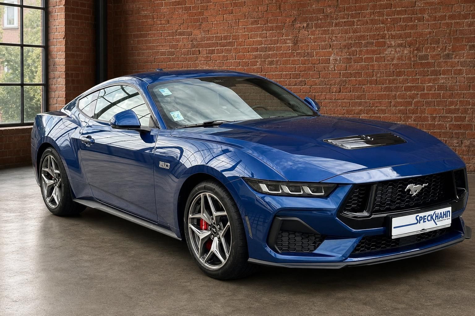 Ford Mustang GT 5.0 Coupé blau Frontansicht schräg links – Sportwagen kaufen