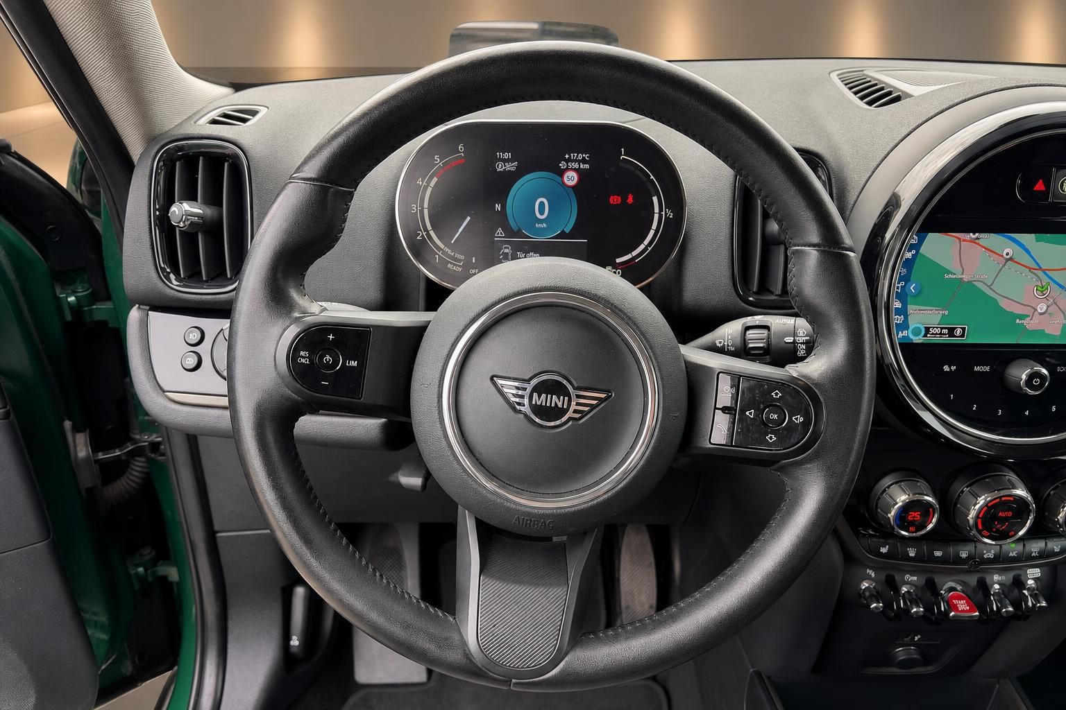 MINI Countryman Innenraum Lenkrad und Cockpit Anzeige Detailansicht