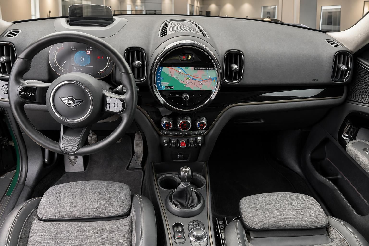 MINI Countryman Innenraum Armaturenbrett und Mittelkonsole Navigationssystem