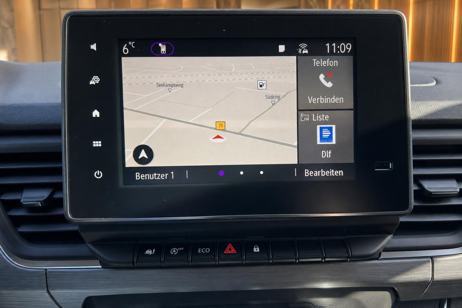 Renault Touchscreen Display mit Navigationssystem und Infotainment Bedienung im Detail