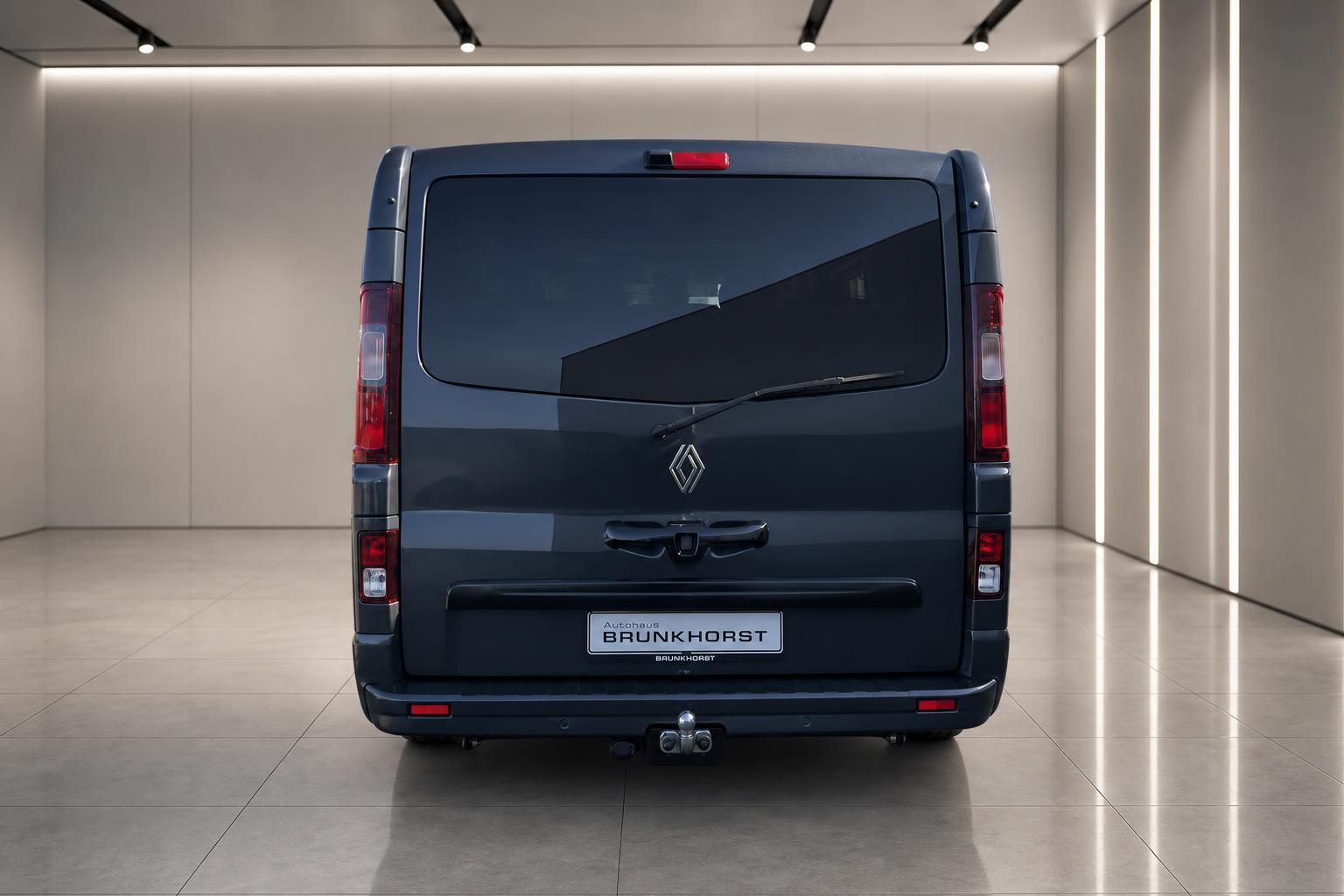 Renault Van grau - Heckansicht mit Hecktüren und Autohaus Brunkhorst Kennzeichen