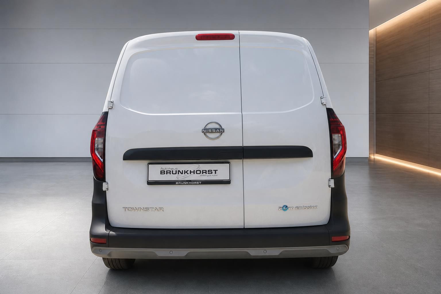 Nissan Townstar Heckansicht mit Hecktüren und Zero Emission Schriftzug