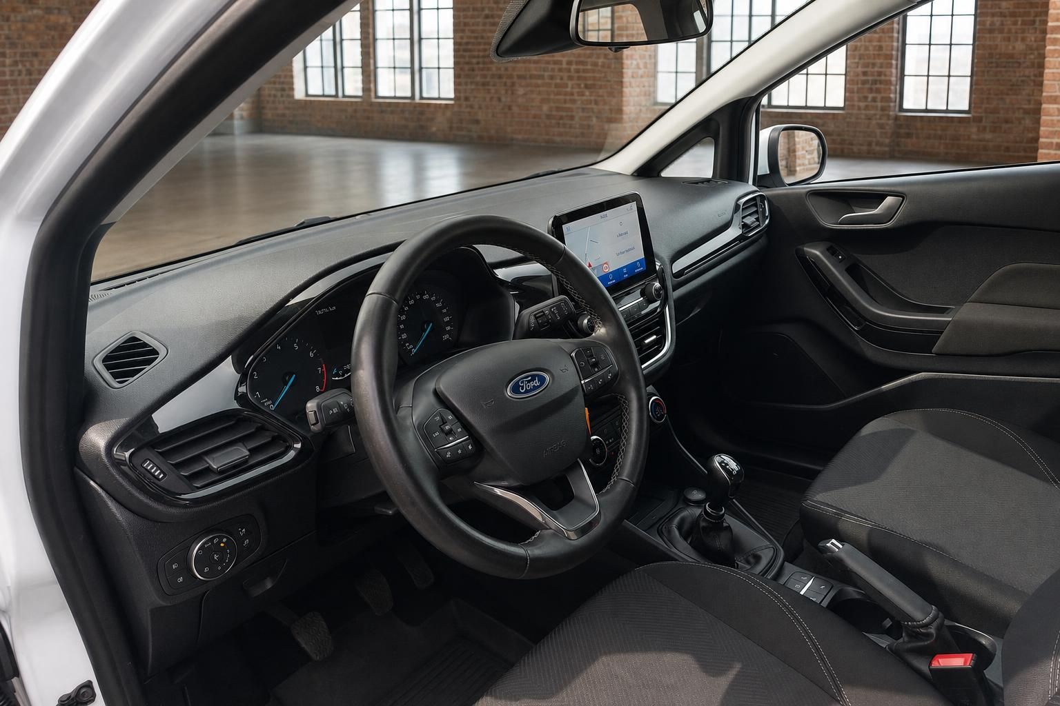 Ford Fiesta Innenraum Cockpit mit Lenkrad und Touchscreen