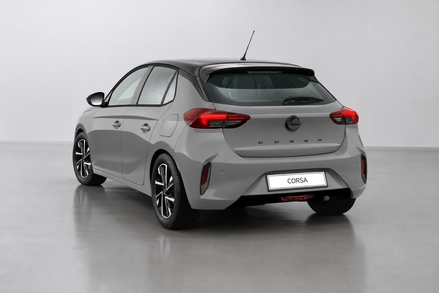 Opel Corsa grau Heckansicht – moderner Kleinwagen mit LED-Rückleuchten und Leichtmetallfelgen