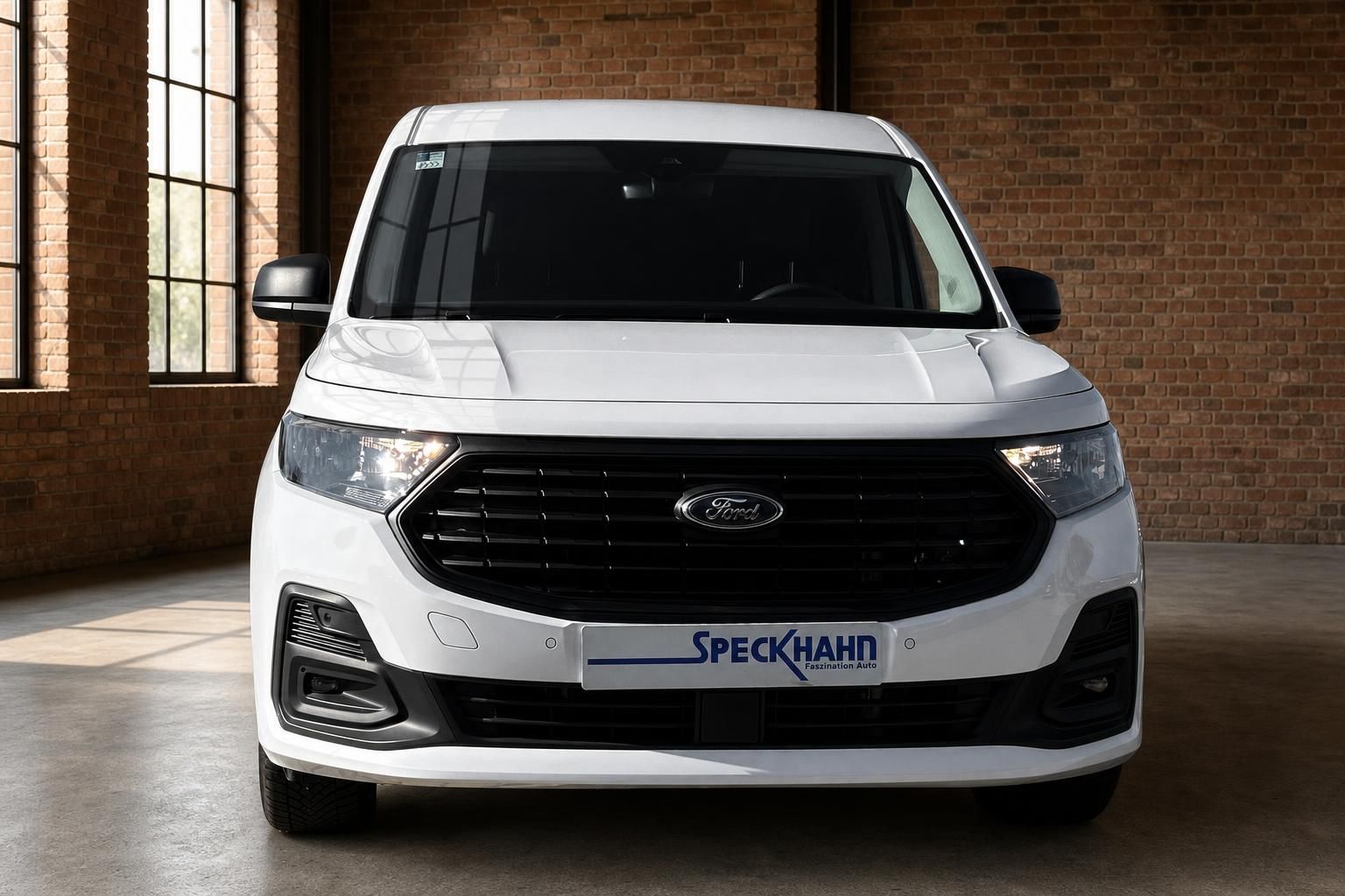 Ford Transit Custom weiss Frontansicht mit schwarzem Kühlergrill bei Autohaus Speckhahn