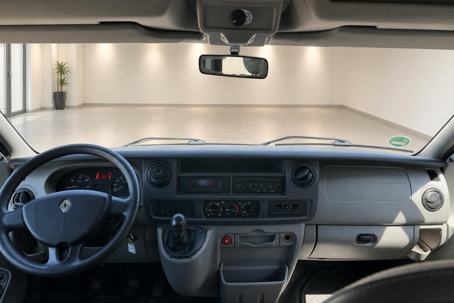 Renault Transporter Cockpit Innenraum mit Lenkrad und Armaturenbrett