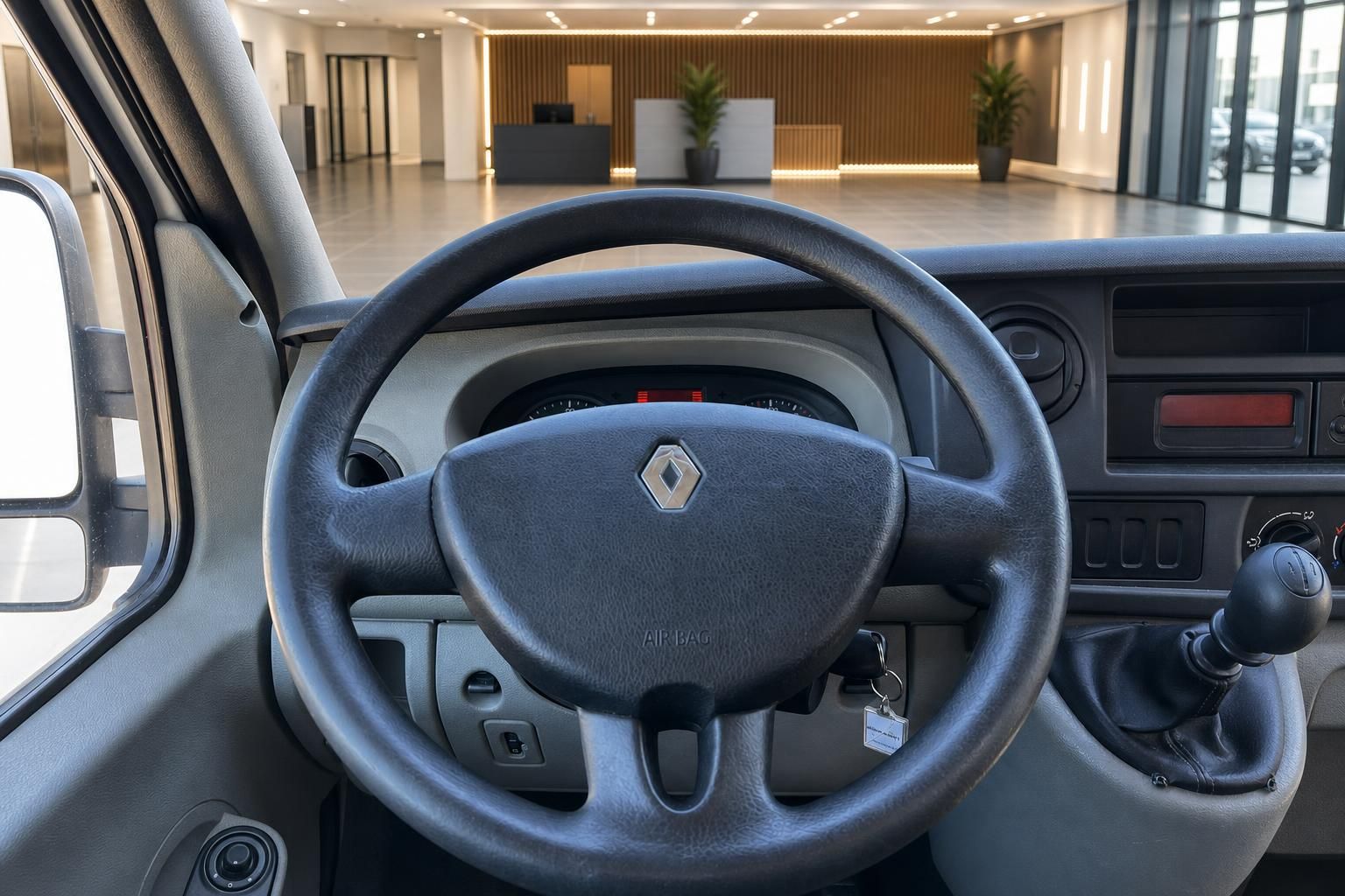 Renault Master Cockpit - Lenkrad mit Renault Logo und Instrumententafel Detailansicht