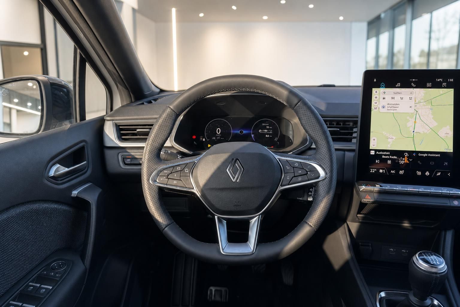 Renault Innenraum mit digitalem Cockpit, Touchscreen-Navi und modernem Lenkrad - Fahrerplatz im Detail