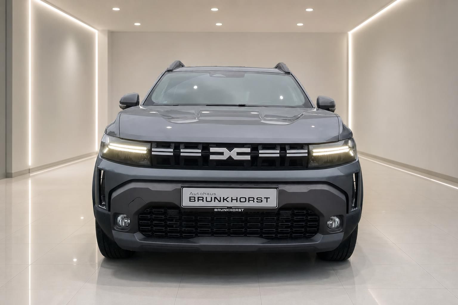 Dacia Duster SUV Frontansicht grau - Autohaus Brunkhorst Neuwagen