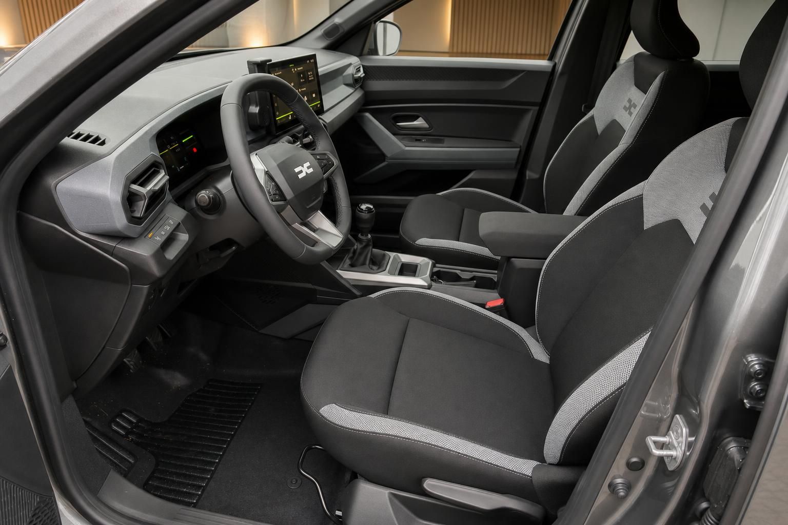 Dacia Duster Innenraum Fahrersitz schwarz-grau - Cockpit und Sitze