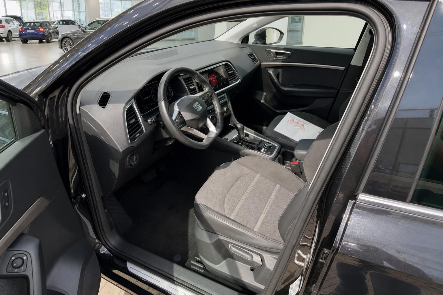 SEAT Ateca Cockpit und Fahrersitz mit Blick auf Armaturenbrett