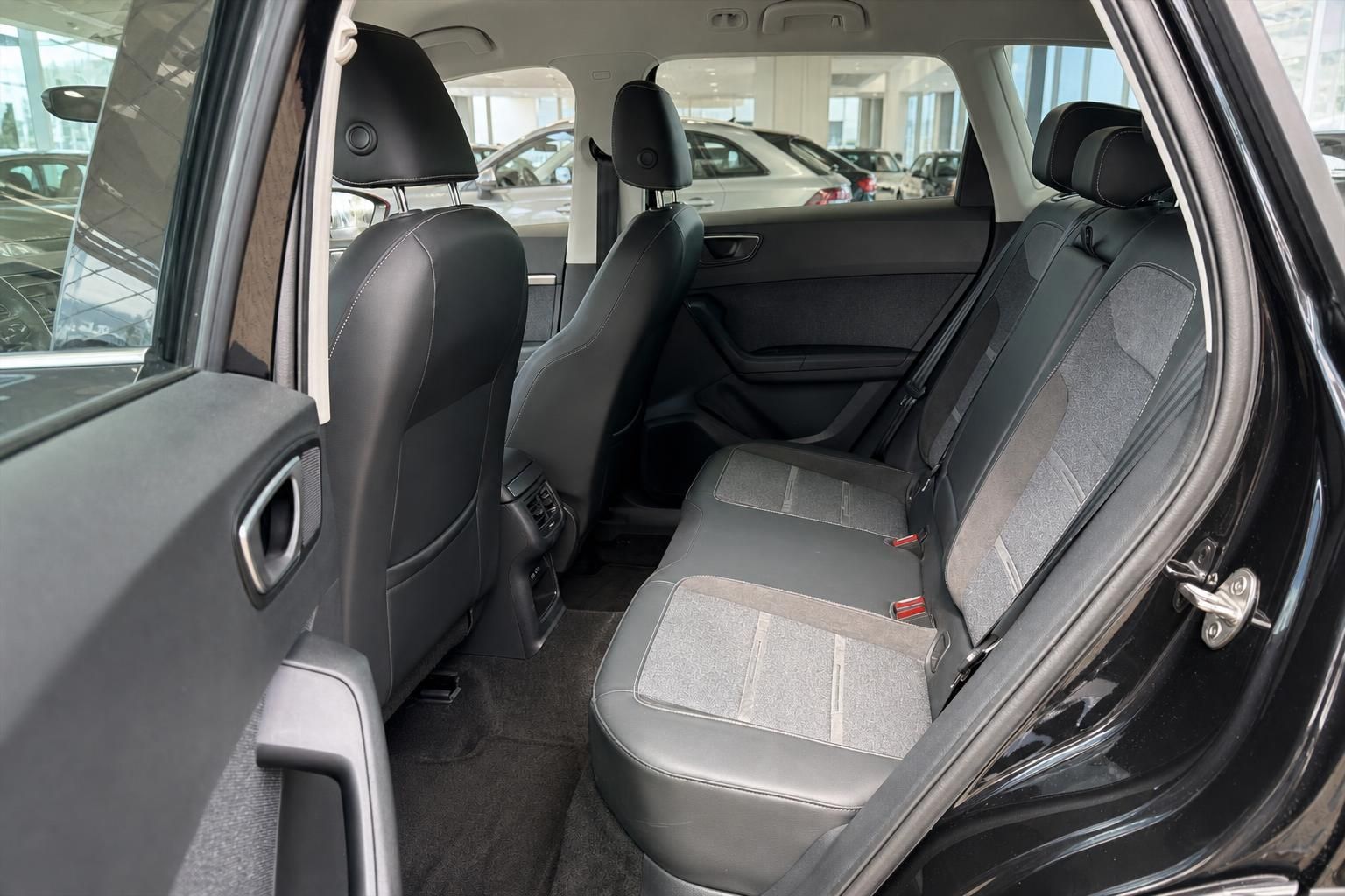 SEAT Ateca Rücksitze mit schwarzer Lederausstattung im Innenraum
