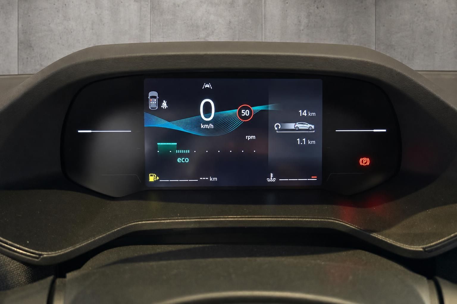 Digitales Kombiinstrument mit Tempoanzeige und Fahrdaten im Mitsubishi