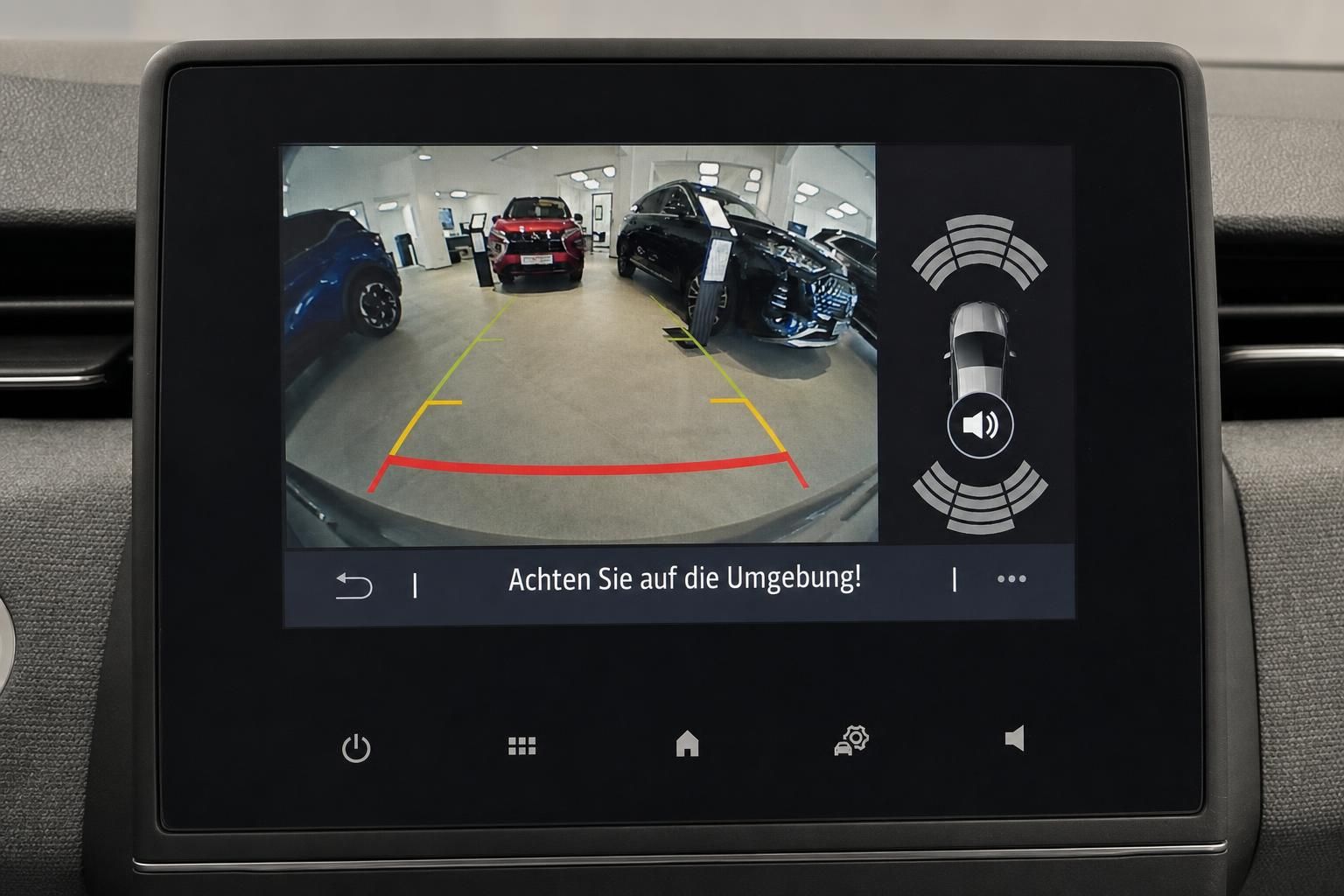 Rückfahrkamera-Display mit Umgebungssensoren im Fahrzeuginnenraum