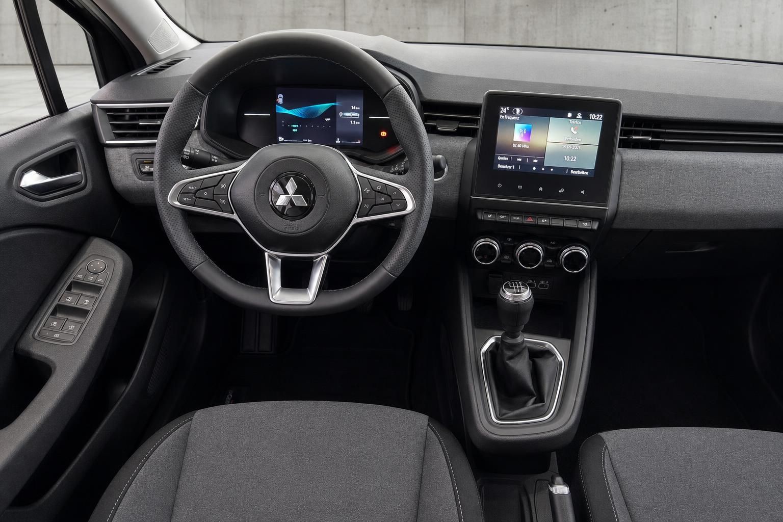 Mitsubishi Innenraum mit Armaturenbrett, Schaltung und Infotainment-Display