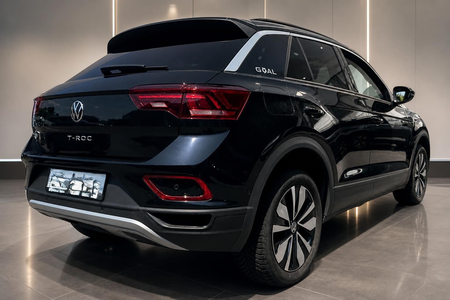 Volkswagen T-Roc GOAL schwarz, Heckansicht mit LED-Rückleuchten, elegantes SUV-Design