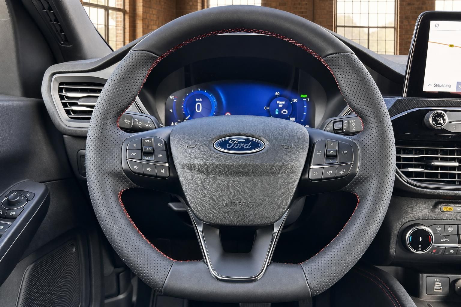 Ford Innenraum: Lenkrad mit Multifunktionstasten und Digitalcockpit