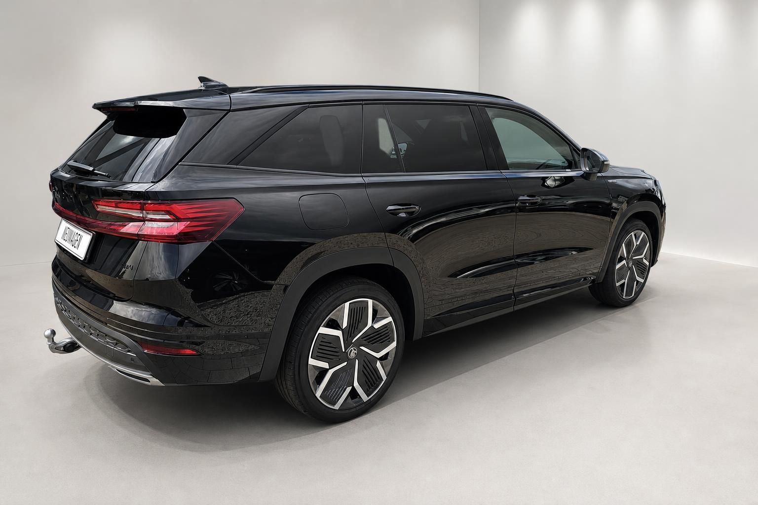 Skoda Kodiaq schwarz 4x4 Heck-Seitenansicht Neuwagen