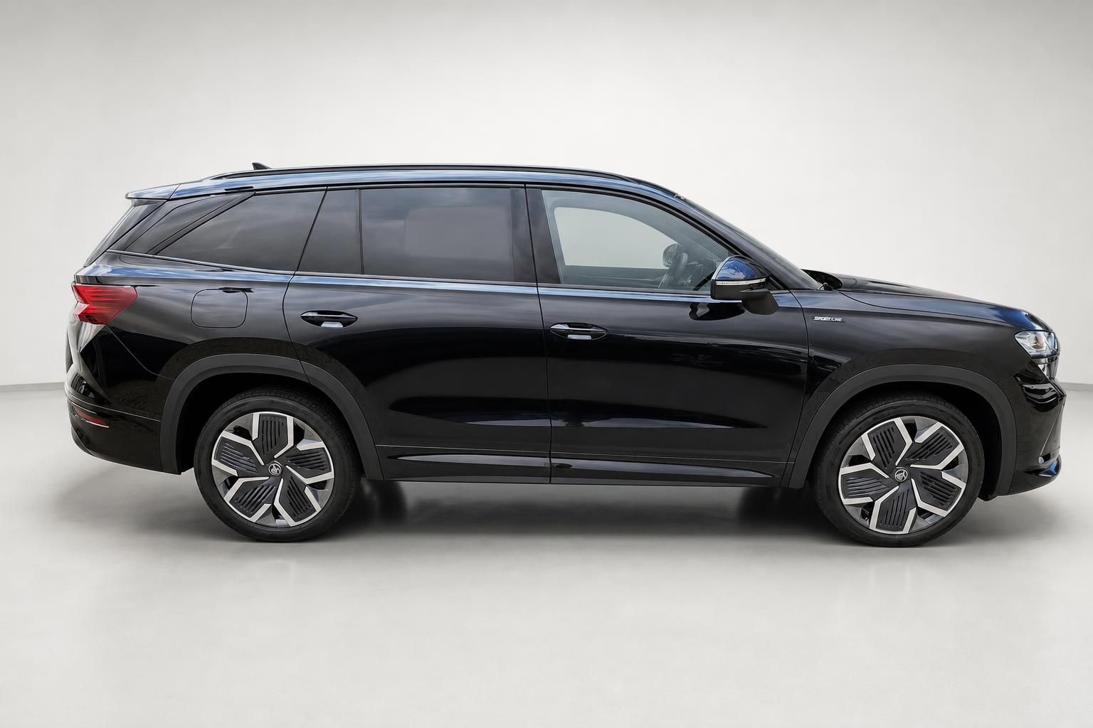 Skoda Kodiaq schwarz Sportline Seitenansicht Studio