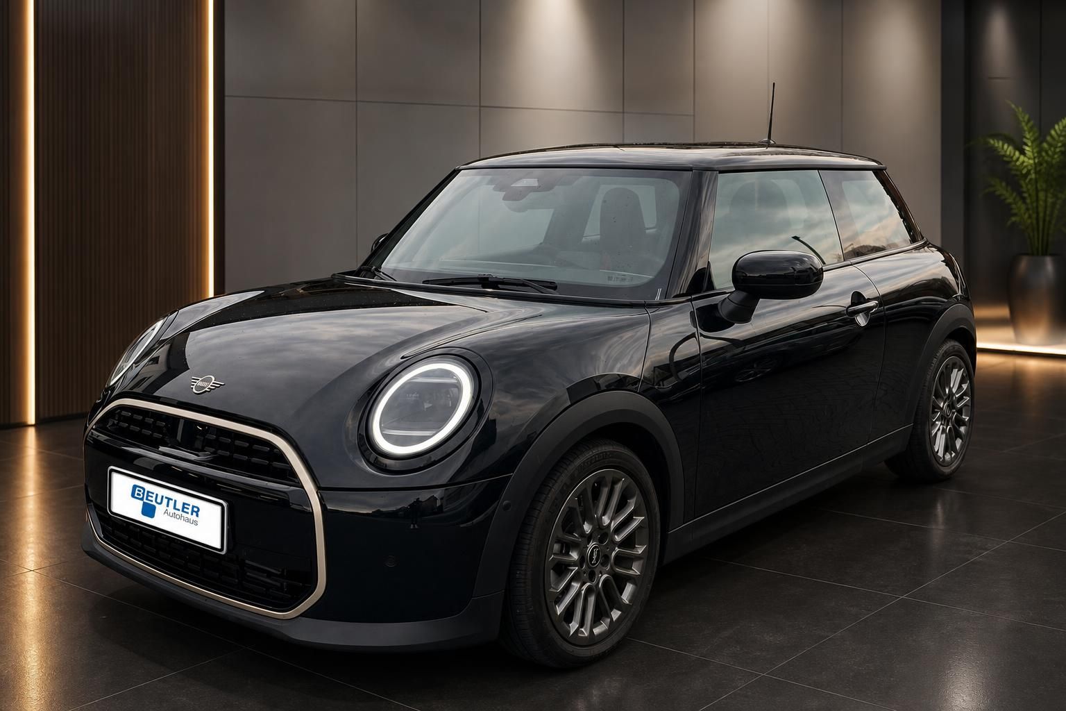 MINI Cooper schwarz Frontansicht mit LED-Scheinwerfern im Showroom