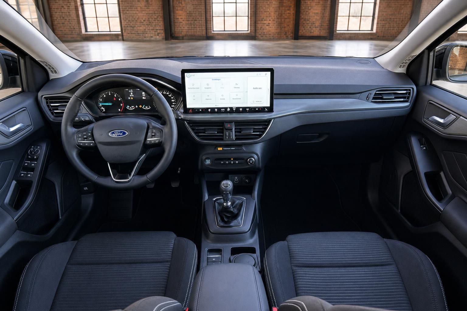 Ford Focus Innenraum Vogelperspektive mit Lenkrad, Touchscreen, Vordersitzen und Mittelkonsole