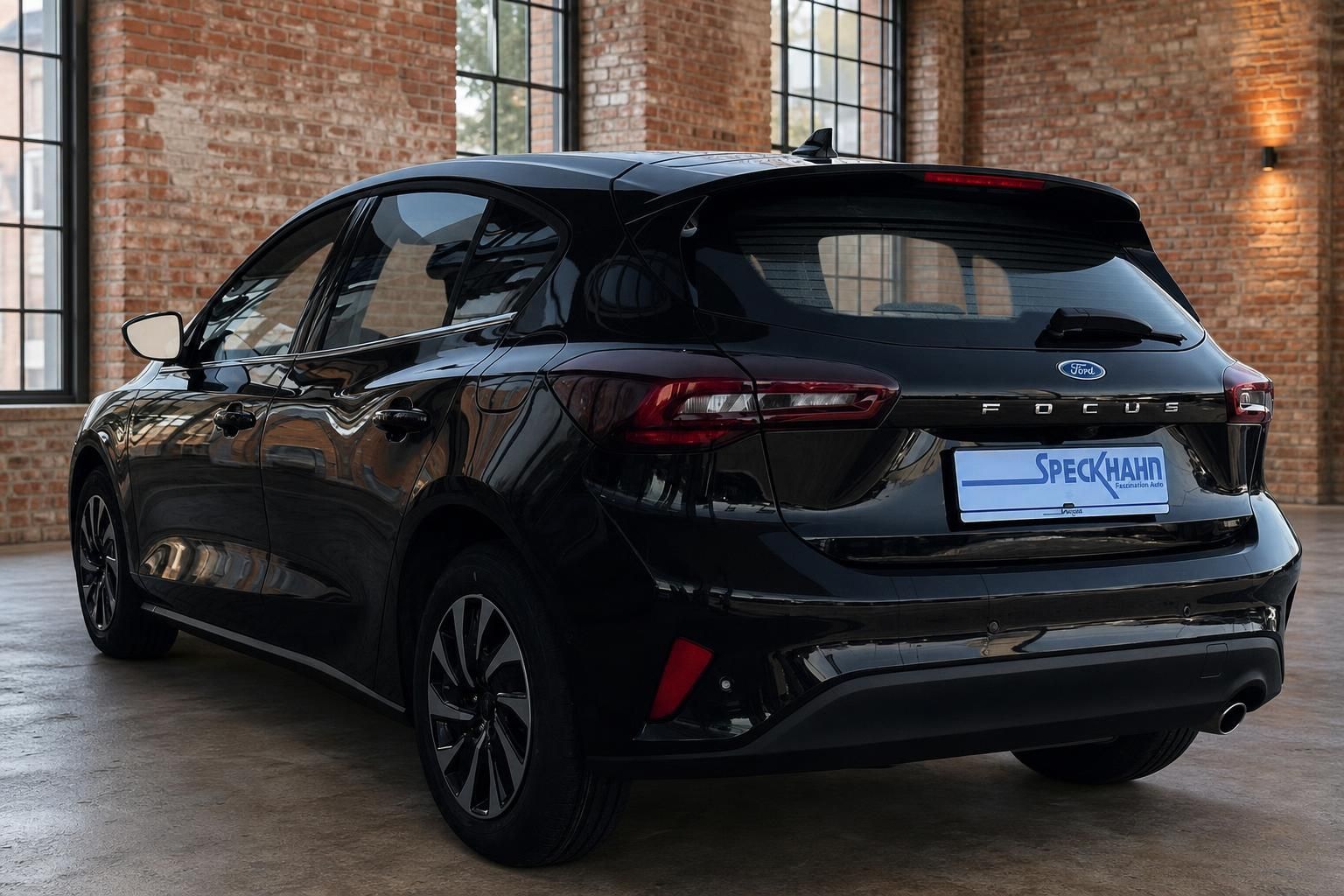Ford Focus Kombi schwarz Heckansicht – Kennzeichenhalter Speckhahn Faszination Auto