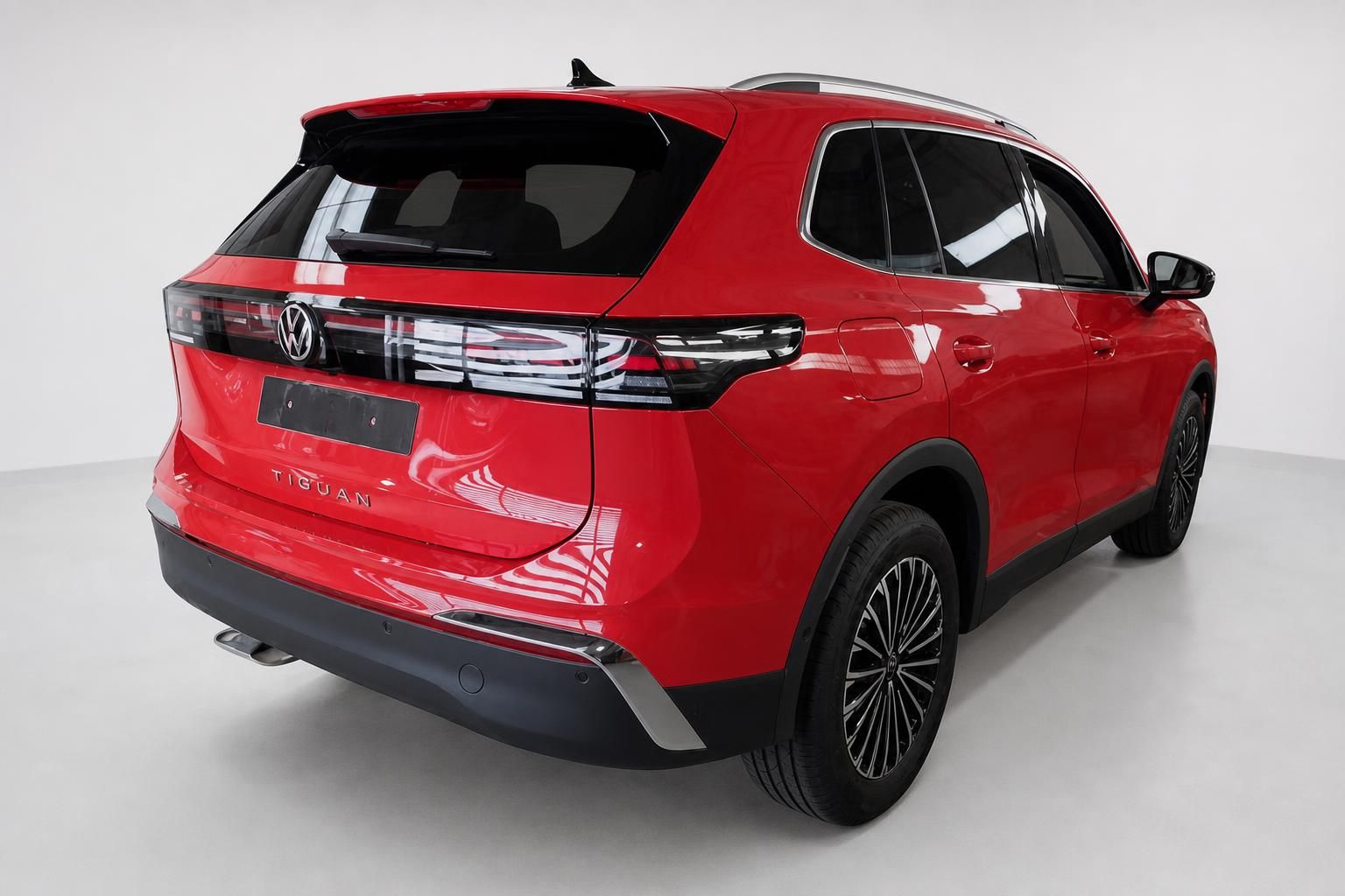 VW Tiguan rot, Heckansicht mit Ruecklichtern im Detail
