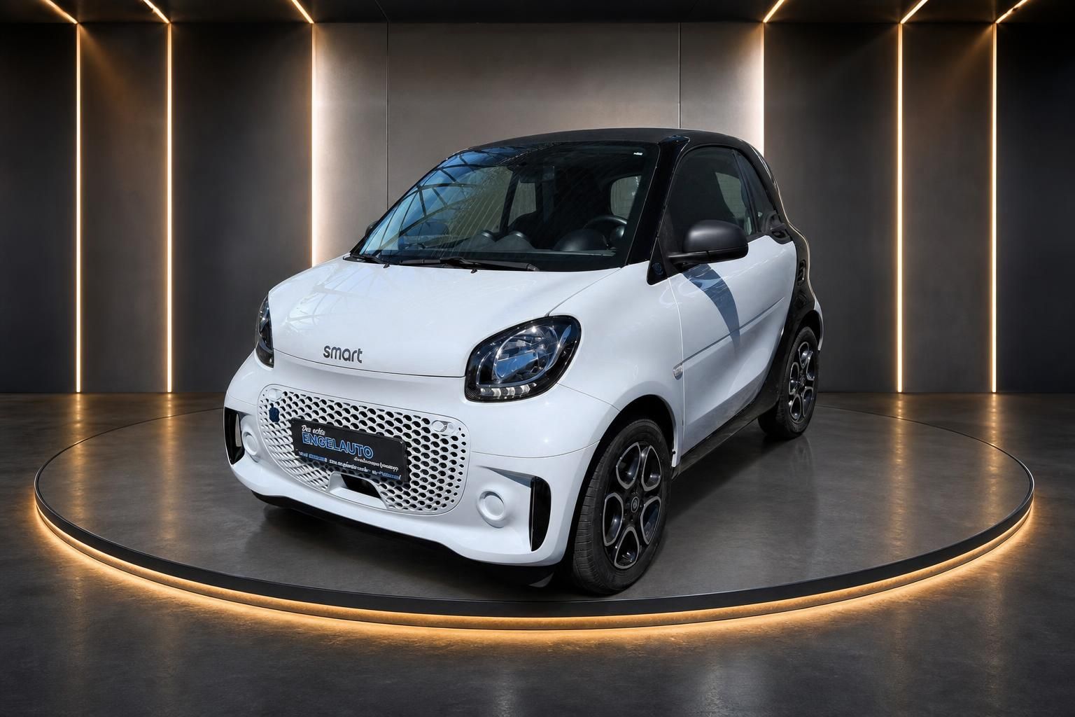 Smart Fortwo Frontansicht weiss mit Kennzeichenhalter Engelauto