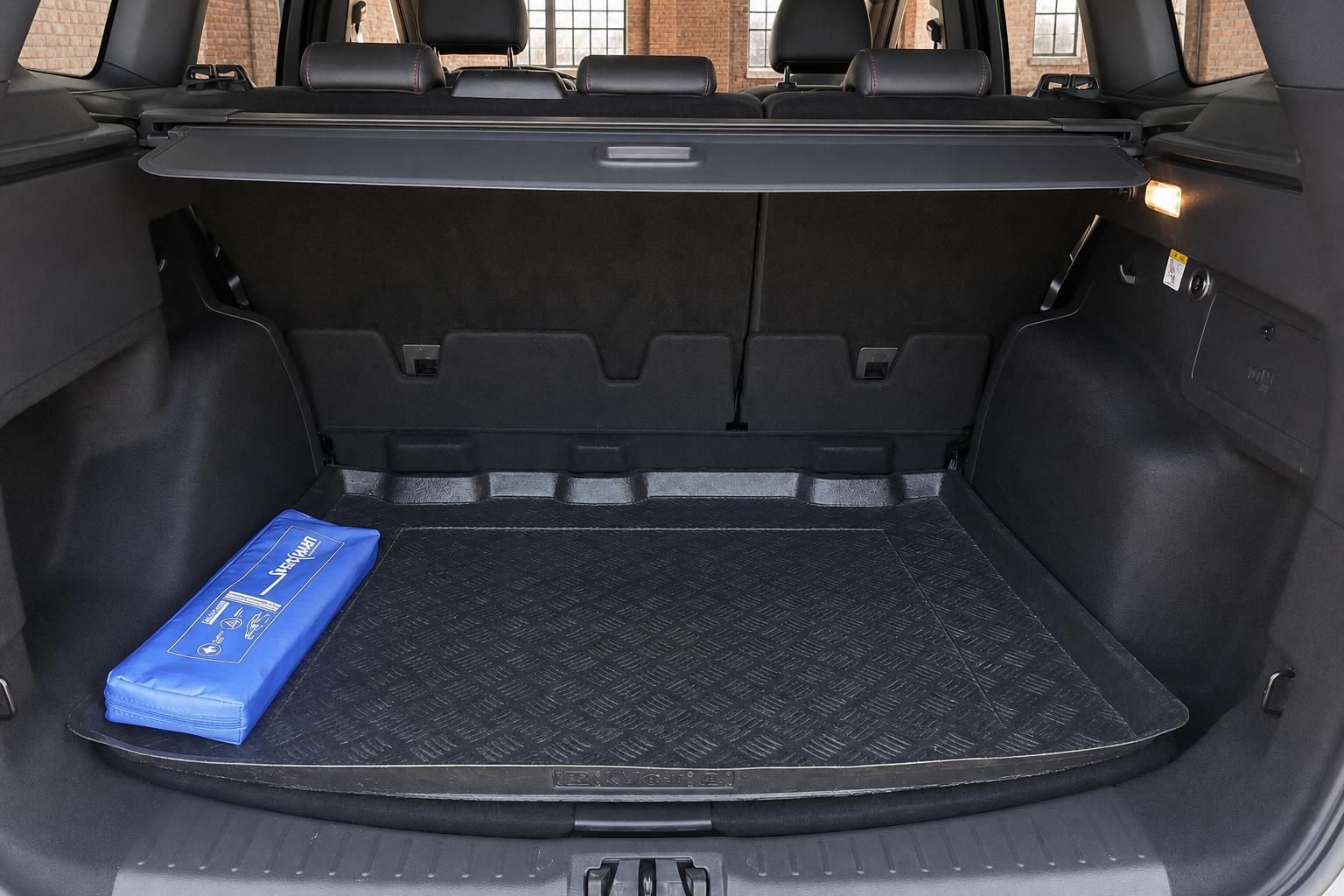 Ford Kuga Kofferraum mit Laderaumwanne und Gepäcknetz – geräumiger SUV Stauraum