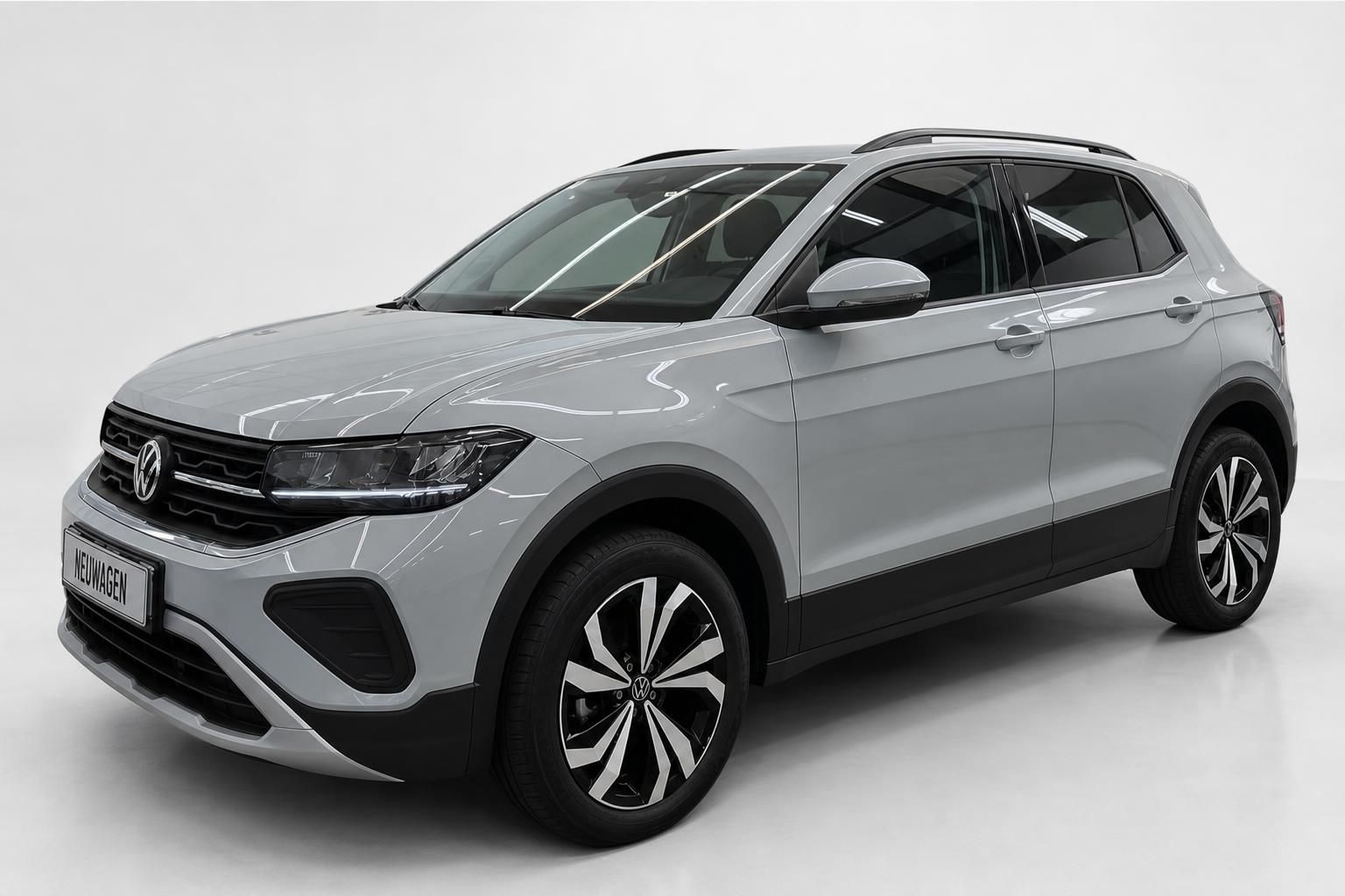 VW T-Cross silber, Frontansicht schräg im Studio