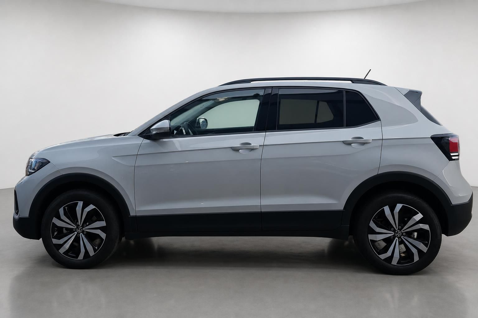 VW T-Cross silber, Seitenansicht im Studio