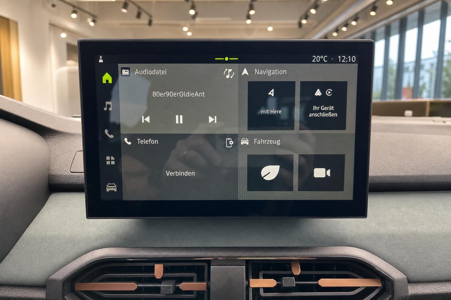 Infotainment Touchscreen mit Navigation im Dacia