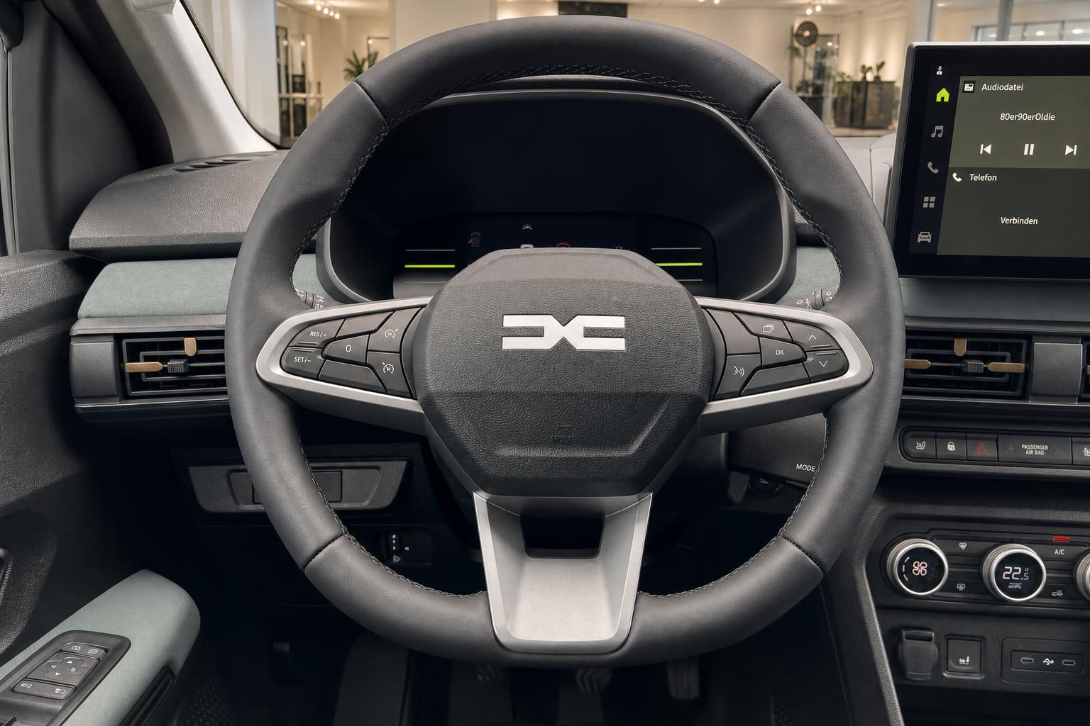 Lenkrad und Multifunktionstasten im Dacia Cockpit