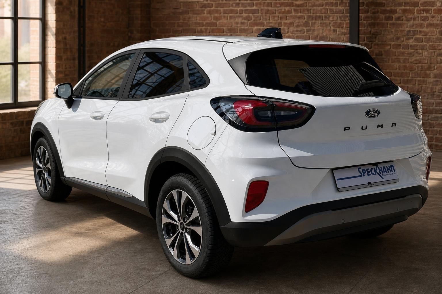 Ford Puma weiss Heckansicht schraeg rechts Aussenansicht Haendler Speckhahn