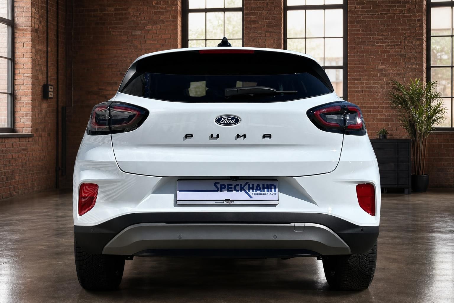 Ford Puma weiss Heckansicht gerade Rueckleuchten Aussenansicht Haendler Speckhahn