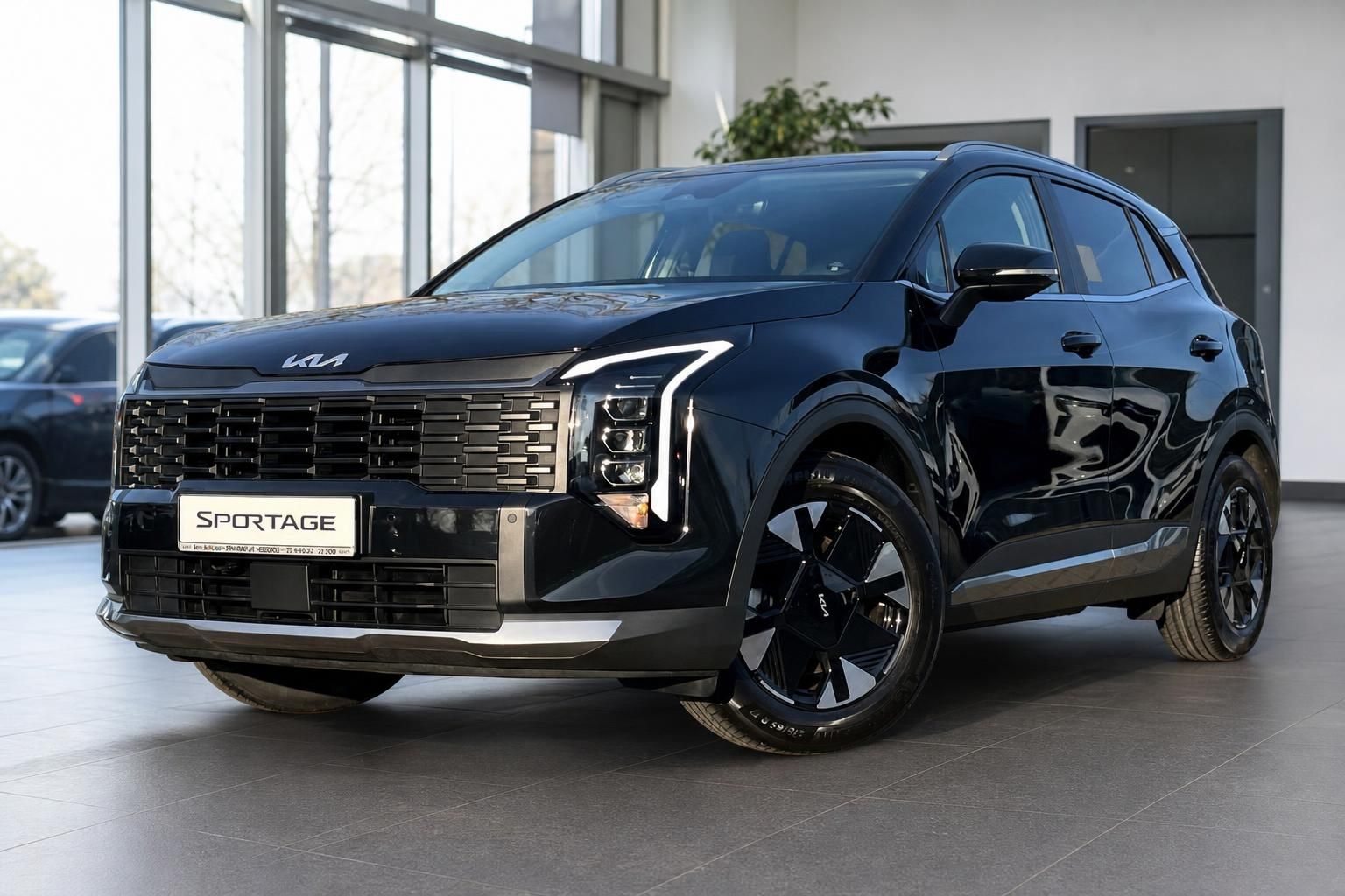 Kia Sportage schwarz Frontansicht mit LED-Scheinwerfern im Showroom