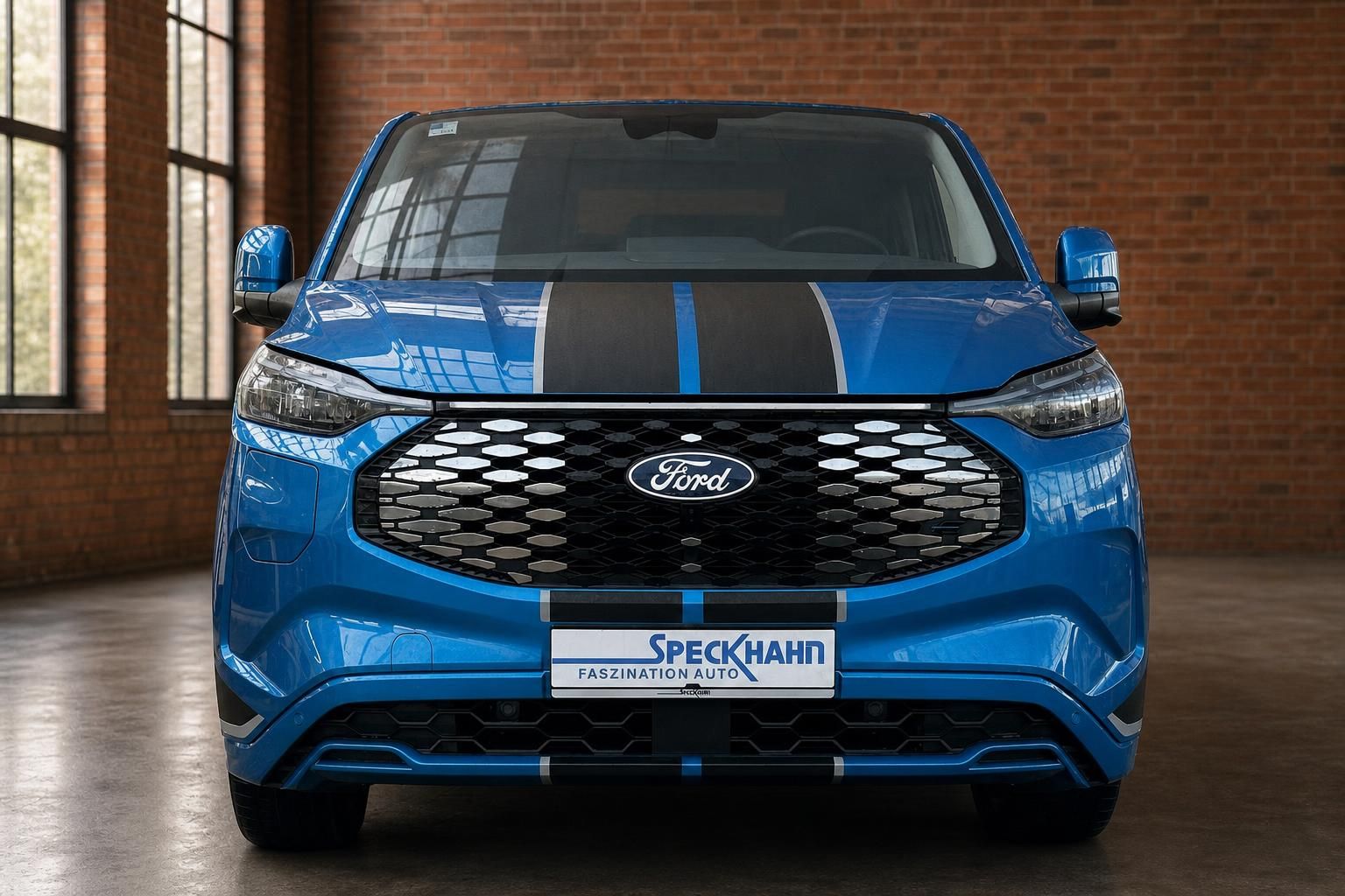Ford Van blau Frontansicht mit Kuehlergrill und Ford Logo