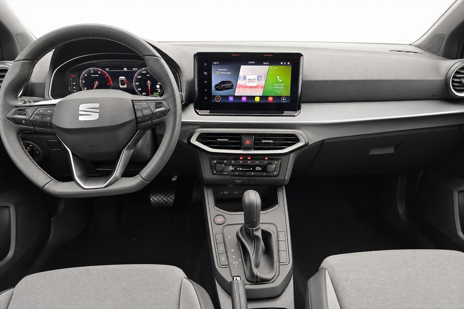 Seat Cockpit mit Lenkrad, Schalthebel und Touchscreen Display