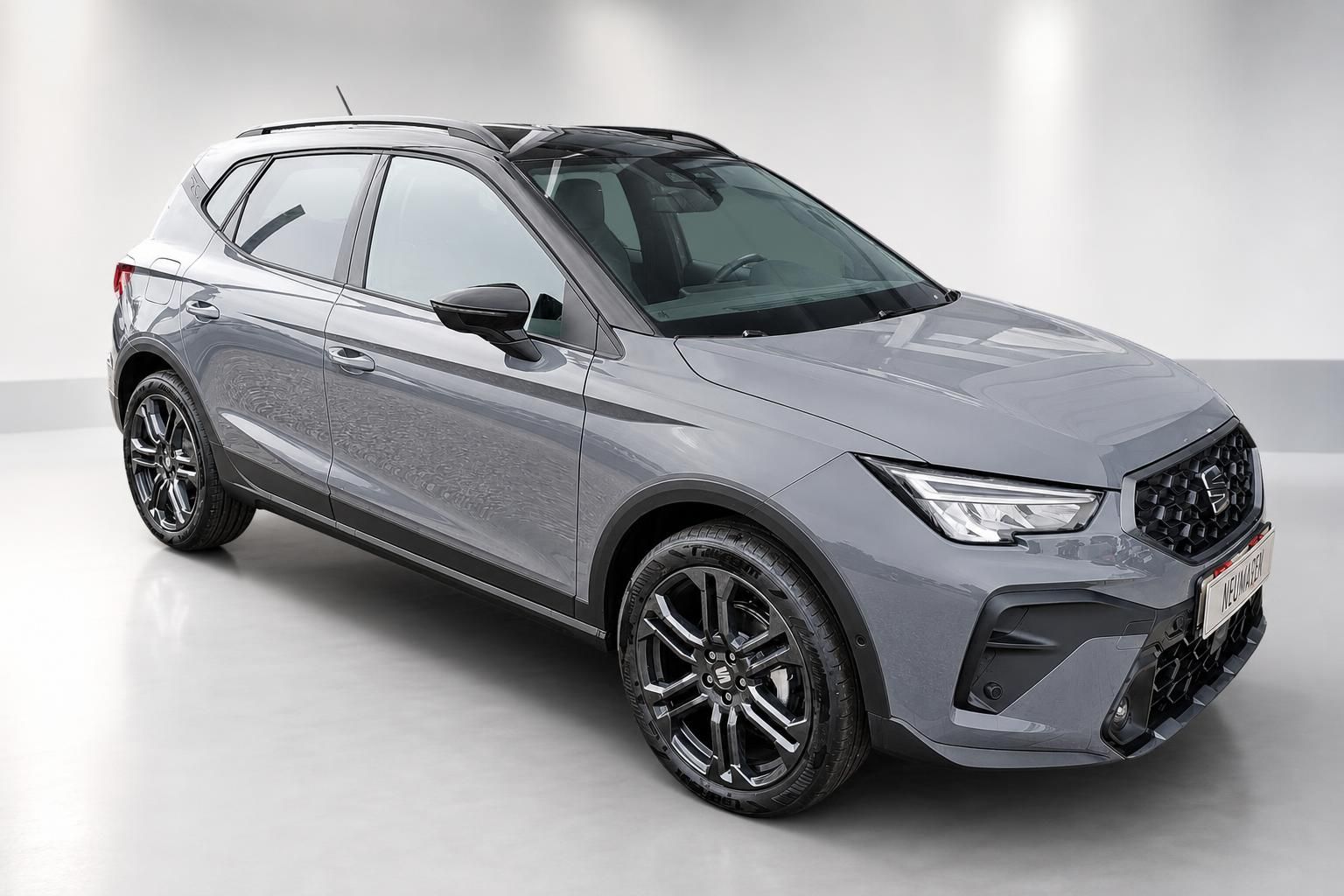 Seat Arona FR Frontansicht in Grau, moderne Optik