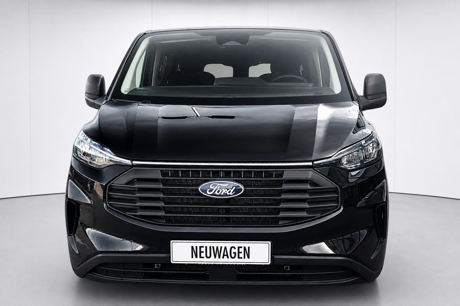 Ford Transit Neuwagen schwarz Frontansicht mit Kuehlergrill