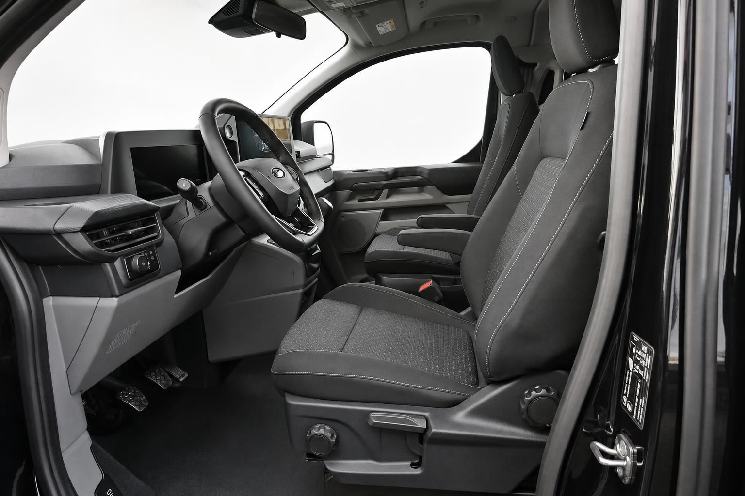 Ford Transit Fahrersitz und Lenkrad Innenraumdetail