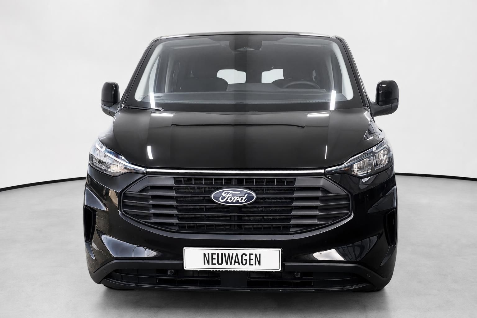Ford Transit Custom schwarz Frontansicht Neuwagen im Studio